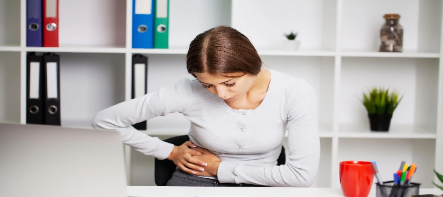 mulher com dor na barriga não sabe em quantos dias evolui uma apendicite