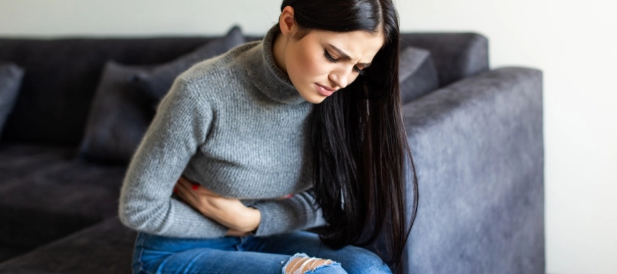 Imagem do post mulher com dor na barriga precisa tomar butilbrometo de escopolamina e dipirona